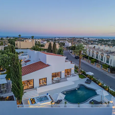 别墅 New! Nostra- Luxury Villa, Tennis Court, Gym, Swimming Pool, Jacuzzi By Dream