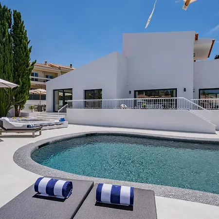 빌라 New! Nostra- Luxury Villa, Tennis Court, Gym, Swimming Pool, Jacuzzi By Dream
